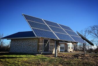Complementary hybrid PV systems reduce reliance on energy storage