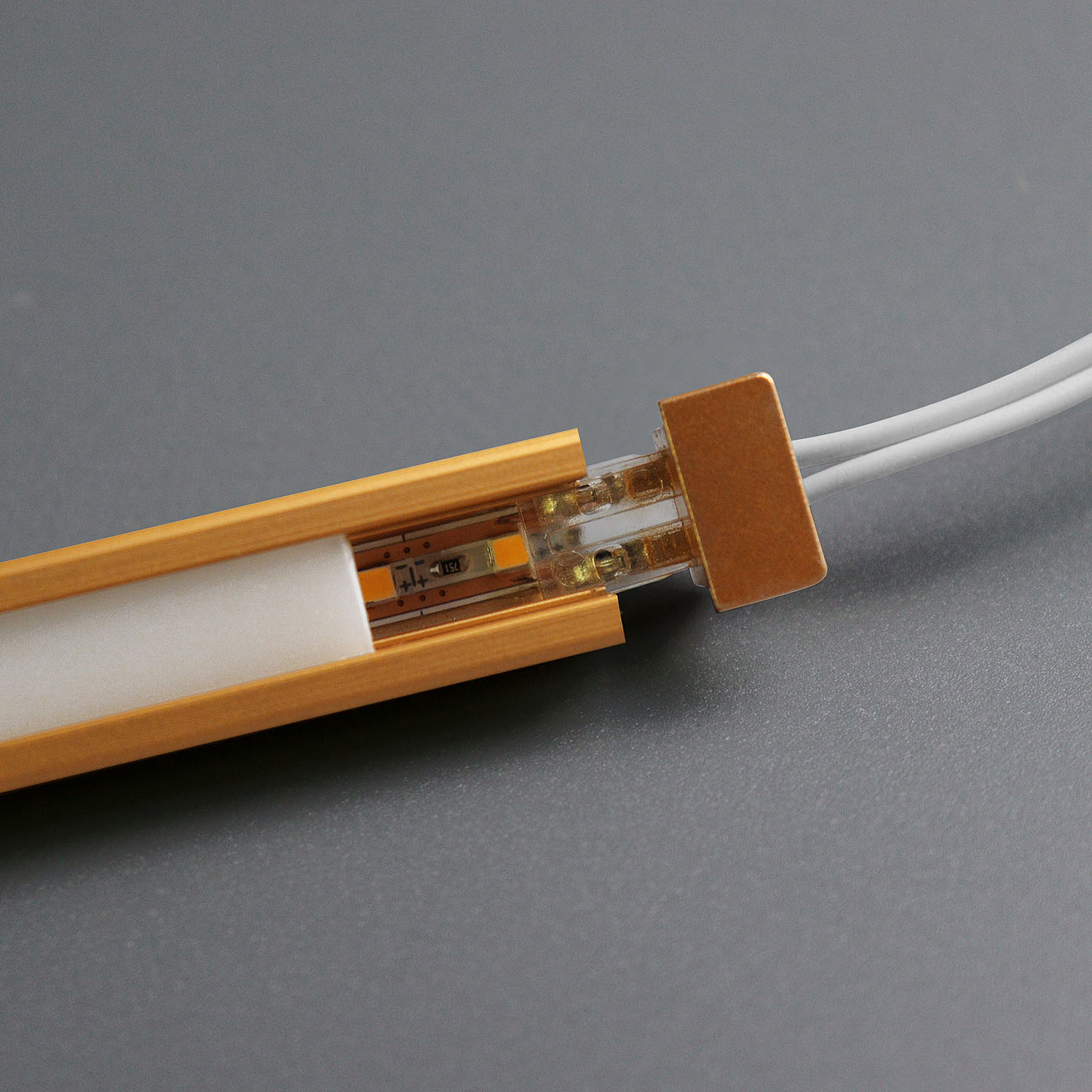 Plug-in Solderless LED Linear Lights