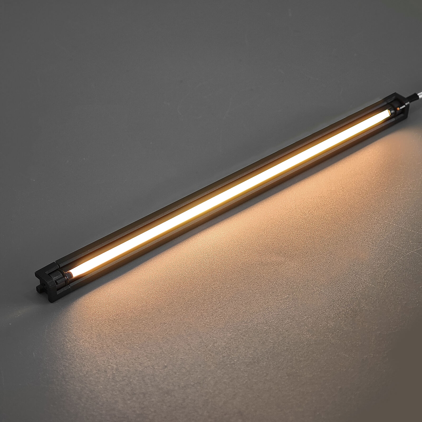 Angle Adjustable Solder-Free LED Profile Light for Display Lighting