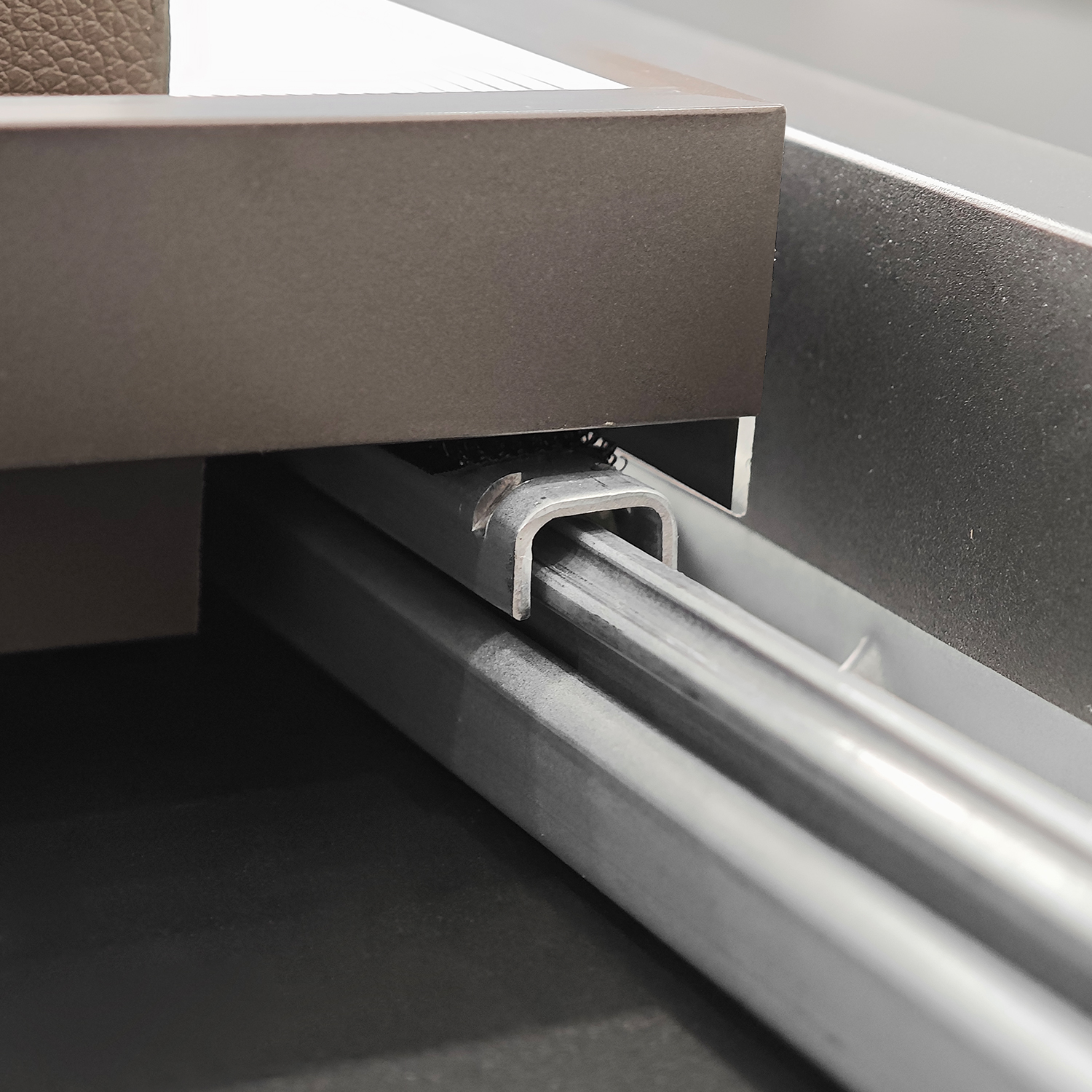 Pull-out Cloth Rack for Wardrobe Storage